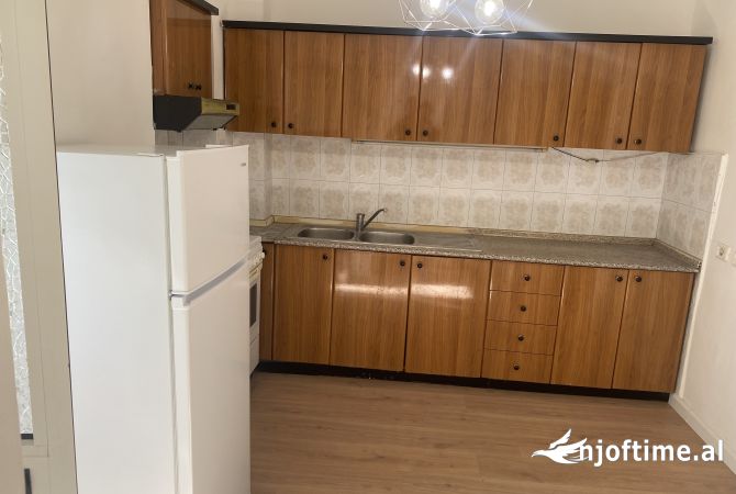 Shtepi ne shitje Apartament ne Tirane, 1+1, Mobilimi E mobiluar, Pagesa 89,000  Euro.