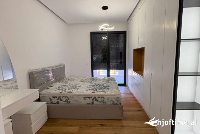 Shtepi me qera Apartament ne Tirane, 2+1, Mobilimi E mobiluar, Pagesa 1,500  Euro.