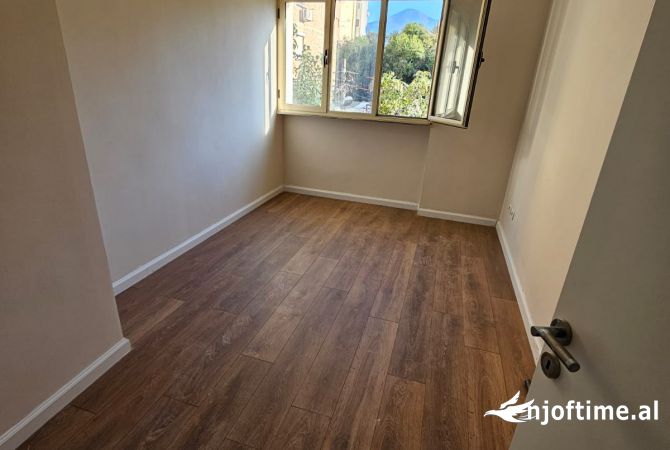 Shtepi ne shitje Apartament ne Tirane, 2+1, Mobilimi Bosh, pa mobiluar, Pagesa 145,000  Euro.