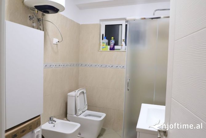 Shtepi ne shitje Apartament ne Tirane, 2+1, Mobilimi E mobiluar, Pagesa 155,000  Euro.