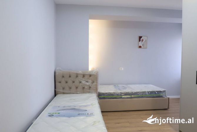 Shtepi ne shitje Apartament ne Tirane, 2+1, Mobilimi E mobiluar, Pagesa 155,000  Euro.