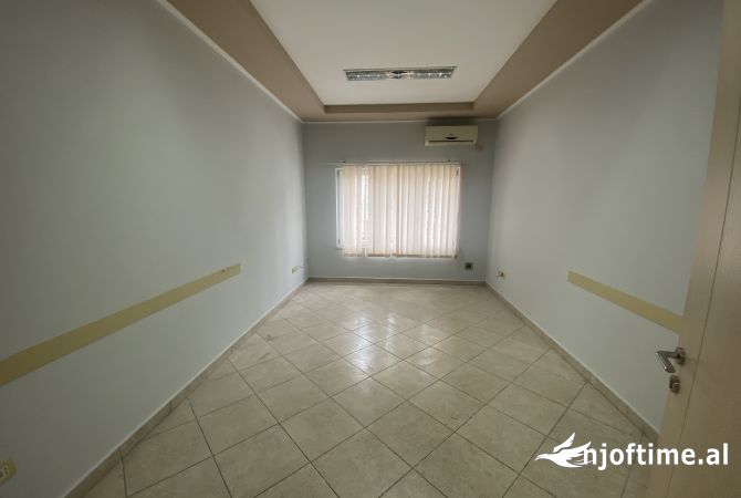 Ambient biznesi me qera 3+1 ne Tirane - 800 Euro