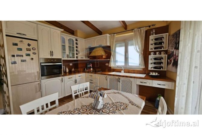 Shtepi ne shitje Apartament ne Durres, 2+1, Mobilimi E mobiluar, Pagesa 250,000  Euro.