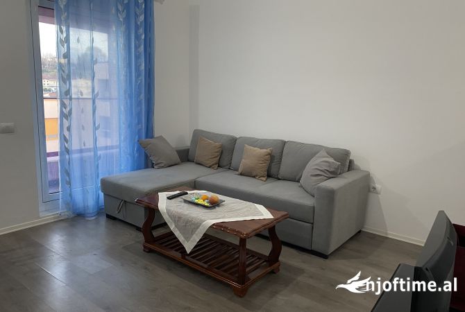 Shtepi me qera 2+1 ne Tirane - 400 Euro