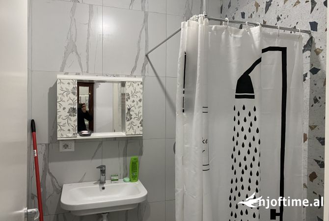 Shtepi me qera Apartament ne Tirane, 2+1, Mobilimi E mobiluar, Pagesa 400  Euro.