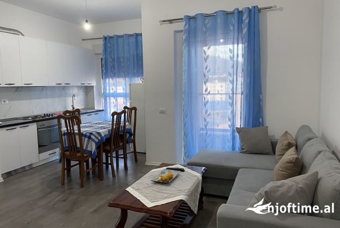 Shtepi me qera 2+1 ne Tirane - 400 Euro