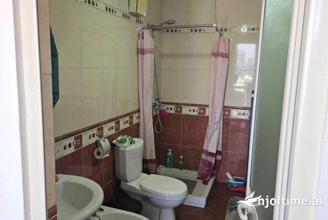 Shtepi me qera Apartament ne Tirane, 2+1, Mobilimi E mobiluar, Pagesa 650  Euro.