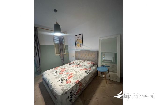 Shtepi me qera Apartament ne Tirane, 2+1, Mobilimi E mobiluar, Pagesa 400  Euro.