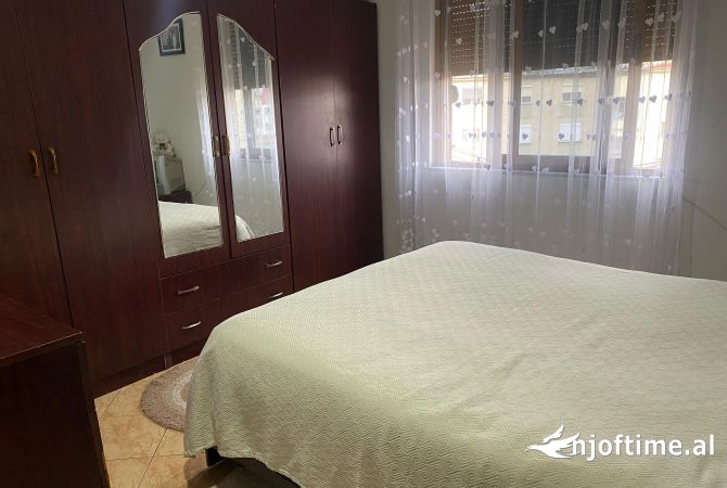 Shtepi ne shitje Apartament ne Tirane, 2+1, Mobilimi E mobiluar, Pagesa 70,000  Euro.