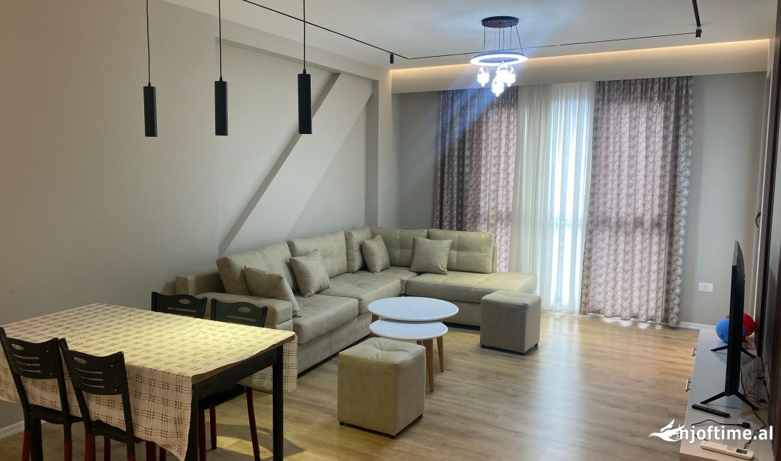 Shtepi me qera Apartament ne Tirane, 2+1, Mobilimi E mobiluar, Pagesa 700  Euro.