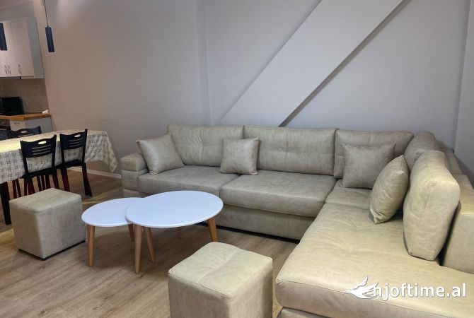 Shtepi me qera Apartament ne Tirane, 2+1, Mobilimi E mobiluar, Pagesa 700  Euro.