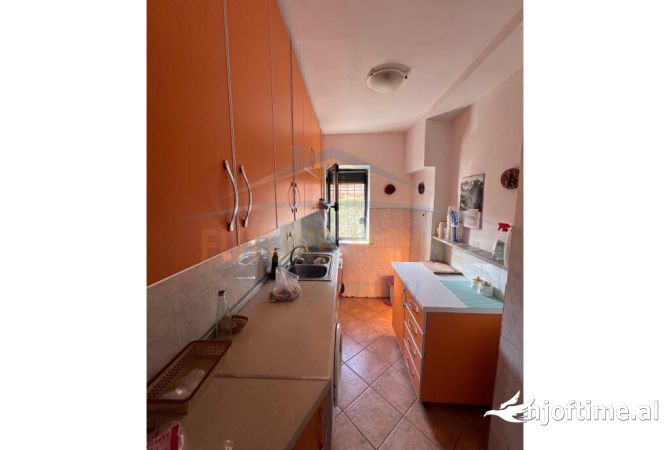 Shtepi me qera Apartament ne Tirane, 2+1, Mobilimi E mobiluar, Pagesa 500  Euro.