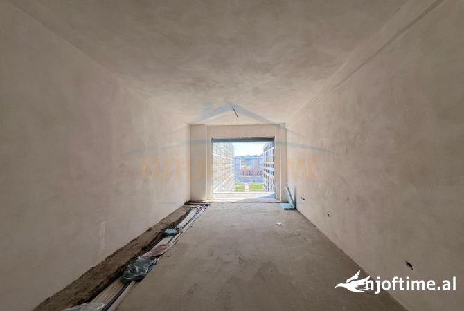 Shtepi ne shitje Apartament ne Tirane, 3+1, Mobilimi Bosh, pa mobiluar, Pagesa 130,000  Euro.