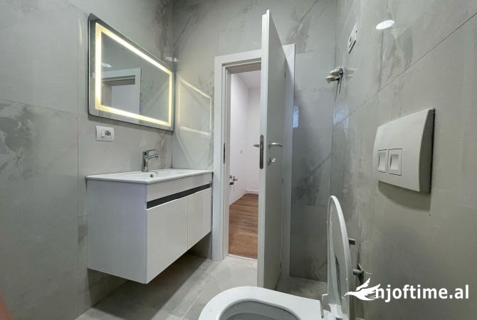 Shtepi ne shitje Apartament ne Tirane, 2+1, Mobilimi Bosh, pa mobiluar, Pagesa 118,000  Euro.