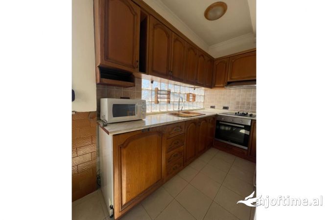 Shtepi me qera 2+1 ne Tirane - 550 Euro