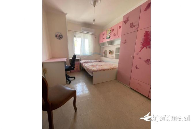 Shtepi me qera Apartament ne Tirane, 2+1, Mobilimi E mobiluar, Pagesa 550  Euro.