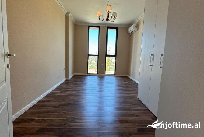 Shtepi ne shitje Apartament ne Tirane, 2+1, Mobilimi Pjeserisht e mobiluar, Pagesa 250,000  Euro.