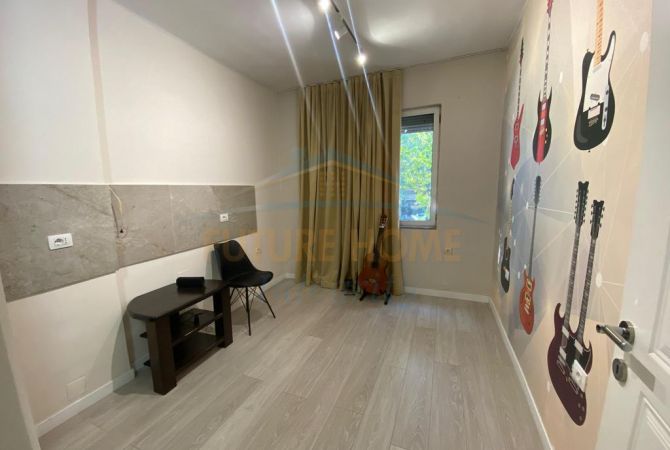 Shtepi me qera Apartament ne Tirane, 3+1, Mobilimi Bosh, pa mobiluar, Pagesa 750  Euro.