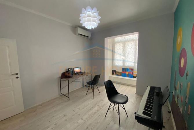 Shtepi me qera Apartament ne Tirane, 3+1, Mobilimi Bosh, pa mobiluar, Pagesa 750  Euro.