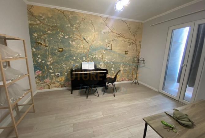 Shtepi me qera Apartament ne Tirane, 3+1, Mobilimi Bosh, pa mobiluar, Pagesa 750  Euro.