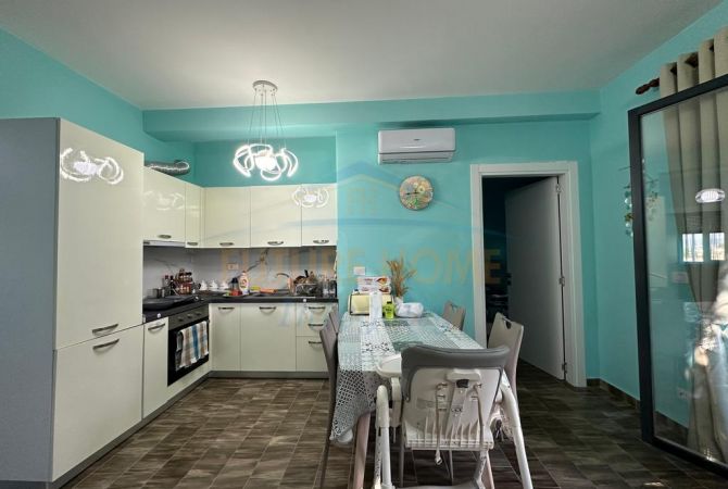 Shtepi ne shitje Apartament ne Durres, 2+1, Mobilimi E mobiluar, Pagesa 235,000  Euro.