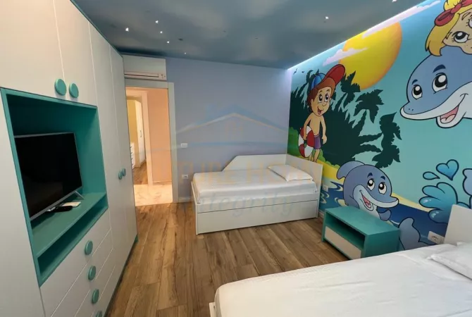 Shtepi ne shitje Vila Luksoze ne Durres, 3+1, Mobilimi E mobiluar, Pagesa 750,000  Euro.