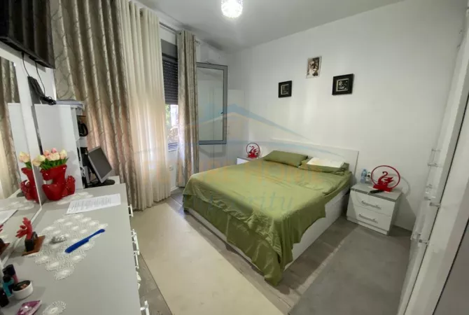 Shtepi ne shitje Apartament ne Tirane, 2+1, Mobilimi E mobiluar, Pagesa 150,000  Euro.