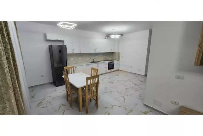 Shtepi me qera Apartament ne Tirane, 2+1, Mobilimi E mobiluar, Pagesa 700  Euro.