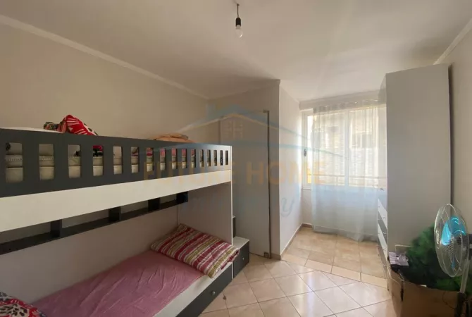 Shtepi me qera Apartament ne Tirane, 2+1, Mobilimi E mobiluar, Pagesa 400  Euro.