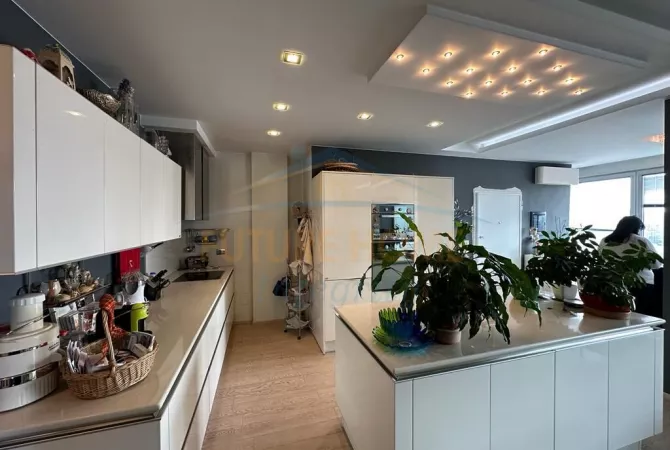 Shtepi ne shitje Apartament ne Tirane, 2+1, Mobilimi E mobiluar, Pagesa 350,000  Euro.