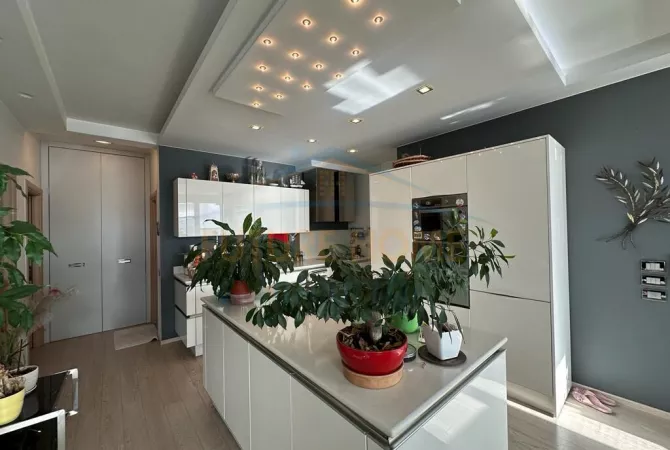 Shtepi ne shitje 2+1 ne Tirane - 350,000 Euro