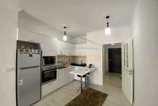Shtepi ne shitje Apartament ne Tirane, 2+1, Mobilimi E mobiluar, Pagesa 135,000  Euro.