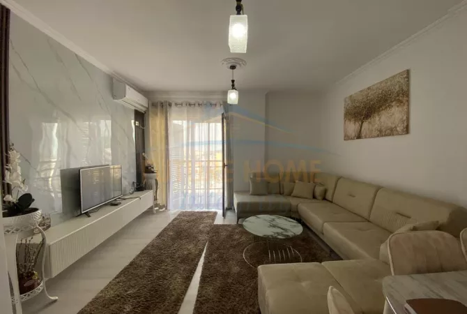 Shtepi ne shitje Apartament ne Tirane, 2+1, Mobilimi E mobiluar, Pagesa 135,000  Euro.