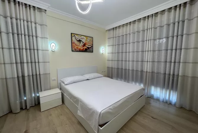 Shtepi me qera 2+1 ne Tirane - 1,300 Euro