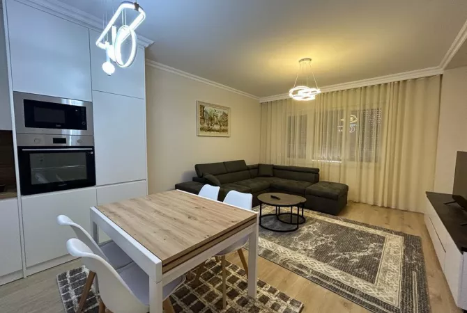 Shtepi me qera Apartament ne Tirane, 2+1, Mobilimi E mobiluar, Pagesa 1,300  Euro.