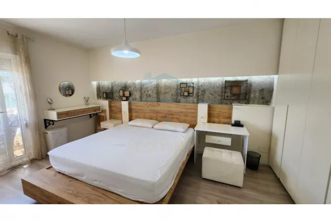 Shtepi me qera Apartament ne Tirane, 2+1, Mobilimi E mobiluar, Pagesa 700  Euro.