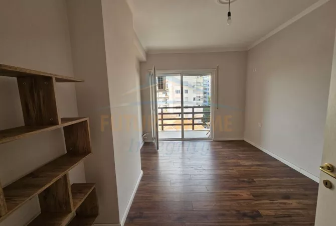Shtepi me qera Apartament ne Tirane, 2+1, Mobilimi E mobiluar, Pagesa 800  Euro.