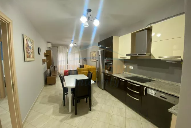 Shtepi me qera Apartament ne Tirane, 2+1, Mobilimi E mobiluar, Pagesa 700  Euro.