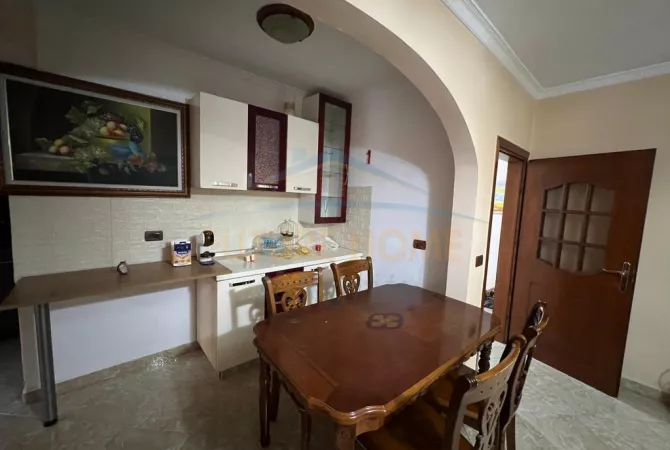 Shtepi me qera Apartament ne Tirane, 2+1, Mobilimi E mobiluar, Pagesa 500  Euro.