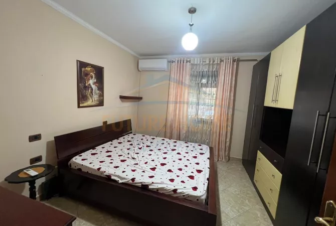 Shtepi me qera Apartament ne Tirane, 2+1, Mobilimi E mobiluar, Pagesa 500  Euro.