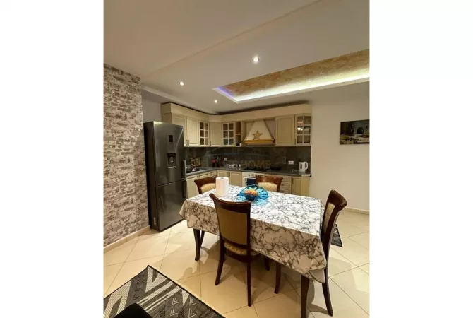 Shtepi ne shitje Apartament ne Tirane, 2+1, Mobilimi E mobiluar, Pagesa 330,000  Euro.