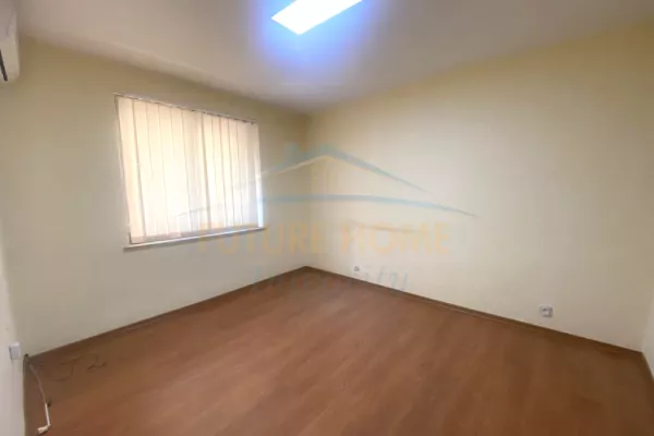 Shtepi me qera Apartament ne Tirane, 2+1, Mobilimi Bosh, pa mobiluar, Pagesa 800  Euro.