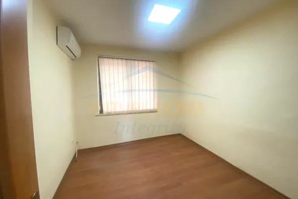 Shtepi me qera Apartament ne Tirane, 2+1, Mobilimi Bosh, pa mobiluar, Pagesa 800  Euro.