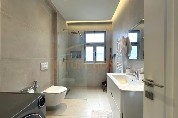 Shtepi ne shitje Apartament ne Tirane, 2+1, Mobilimi E mobiluar, Pagesa 135,000  Euro.