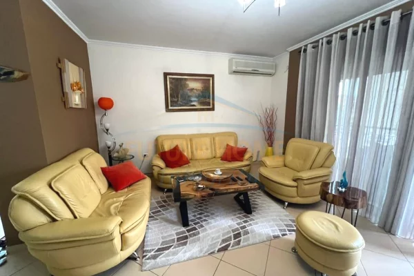 Shtepi ne shitje 3+1 ne Tirane - 220,000 Euro