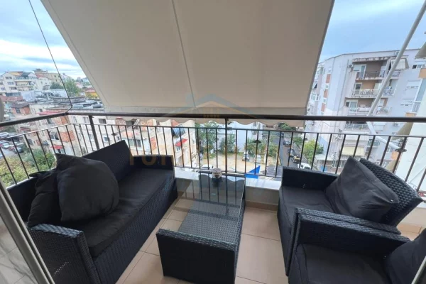 Shtepi ne shitje Apartament ne Tirane, 3+1, Mobilimi E mobiluar, Pagesa 220,000  Euro.