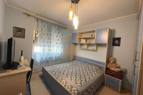 Shtepi ne shitje Apartament ne Tirane, 3+1, Mobilimi E mobiluar, Pagesa 220,000  Euro.