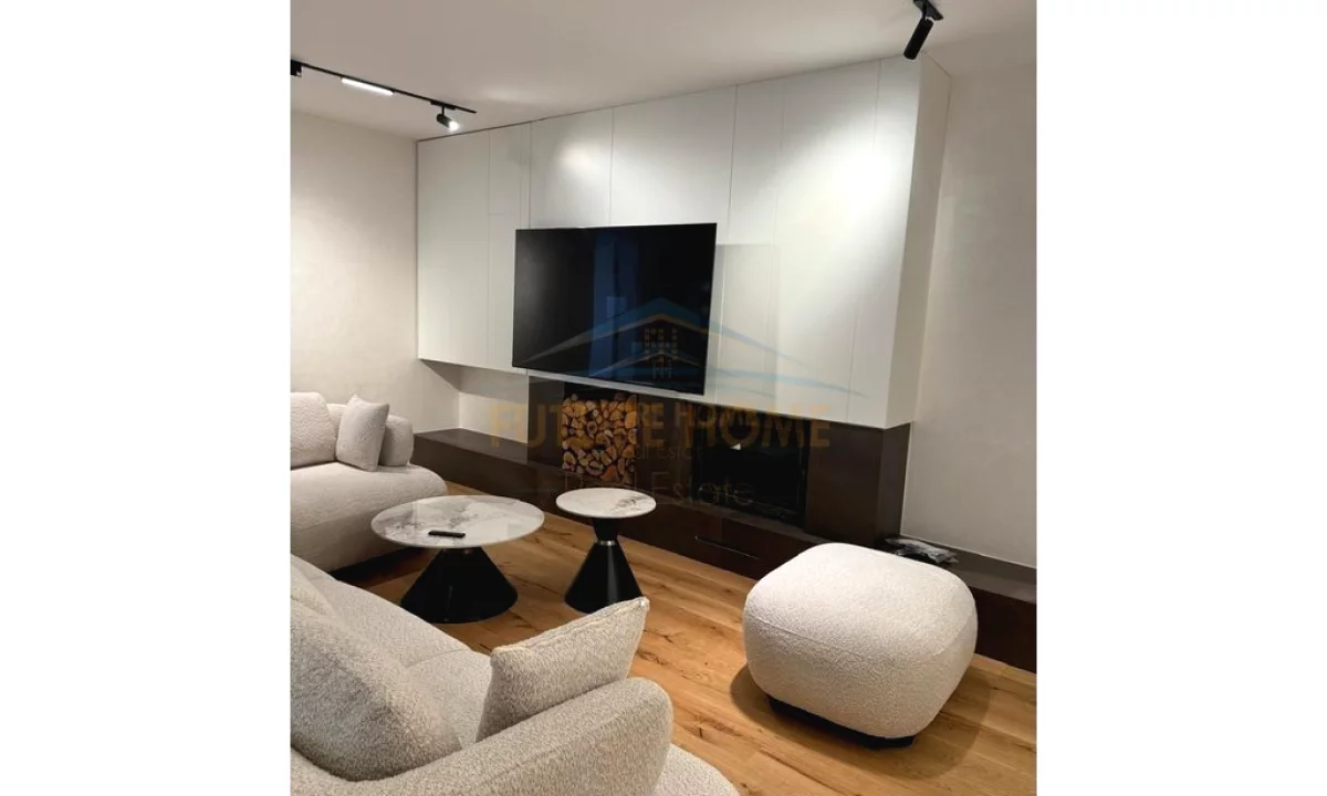 Shtepi ne shitje Penthose(kati i fundit panoramik) ne Tirane, 3+1, Mobilimi E mobiluar, Pagesa 680,000  Euro.