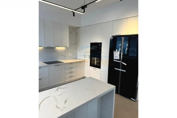 Shtepi ne shitje Penthose(kati i fundit panoramik) ne Tirane, 3+1, Mobilimi E mobiluar, Pagesa 680,000  Euro.