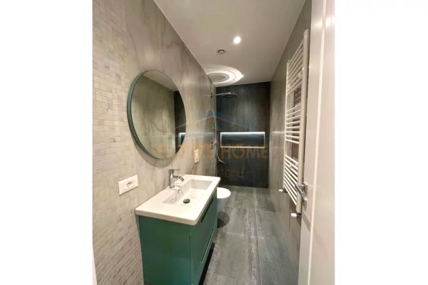 Shtepi ne shitje Penthose(kati i fundit panoramik) ne Tirane, 3+1, Mobilimi E mobiluar, Pagesa 680,000  Euro.